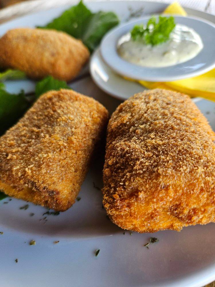 POHANI SIRNI ŠTRUKLI SA ŠPEKOM